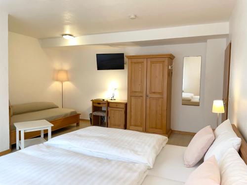 Postel nebo postele na pokoji v ubytování Hotel-Pension Hommen