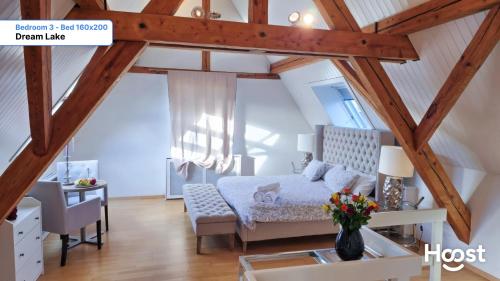Postel nebo postele na pokoji v ubytování Duplex Dream Lake View Gold Coast Zollikon