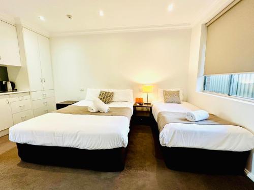 Una cama o camas en una habitación de Merivale Motel
