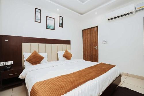 a bedroom with a large bed with a wooden headboard at Hotel The 7 Seas in Rishīkesh