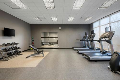 Fitness centrum a/nebo fitness zařízení v ubytování Courtyard by Marriott Lubbock Downtown/University Area