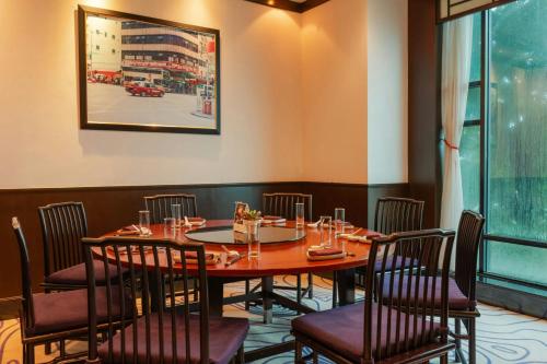 Un lugar para sentarse en Renaissance Riverside Hotel Saigon