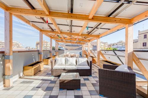 Modern Apartment with Huge Private Rooftop Terrace