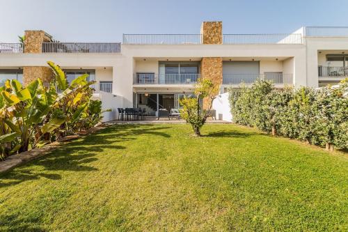 Family Villa 3 Bedrooms private rooftop with Pool
