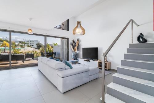 Family Villa 3 Bedrooms private rooftop with Pool