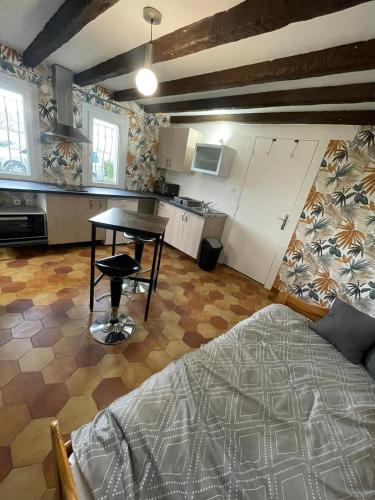 Studio indépendant dans maison d habitation