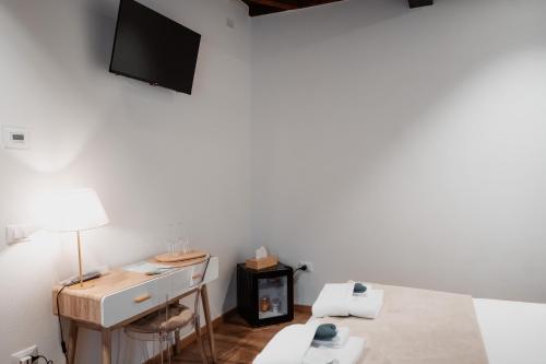 a living room with a table and a tv at ILLASI DREAM ROOMS in Illasi
