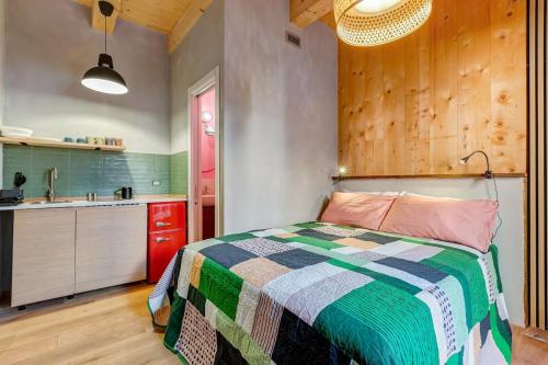 Private Garden Studio 3 Min Walk to Metro