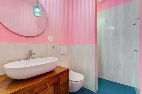 Private Garden Studio 3 Min Walk to Metro