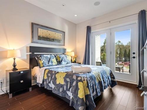 Postel nebo postele na pokoji v ubytování Condo-hôtel Le Champlain - Condo103 Bromont