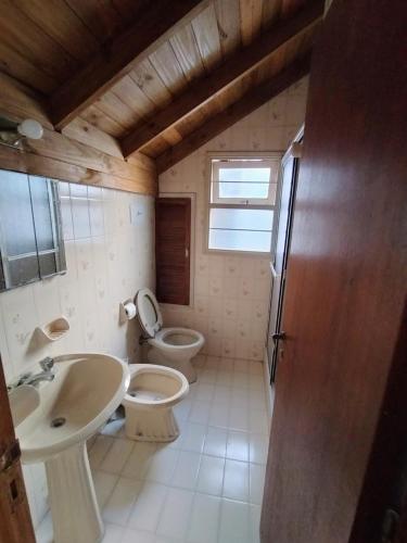a bathroom with a sink and a toilet at Chalet PA La Perla MAR DEL EDÉN in Mar del Plata