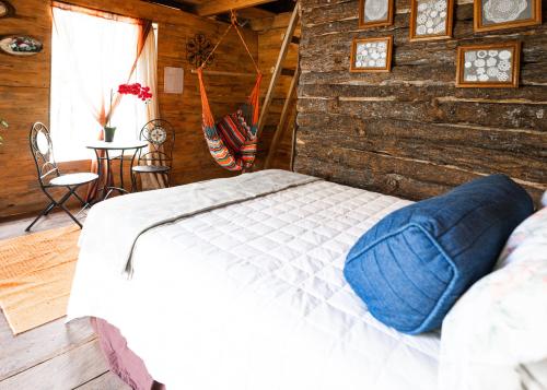 Una cama o camas en una habitación de Cabañas Don Santiago