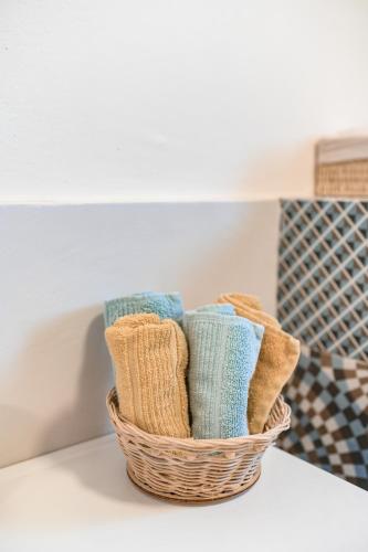 a basket filled with towels sitting on top of a counter at אתנחתא- צימר משפחתי - Etnachta- A family hosting unit in Yeroẖam