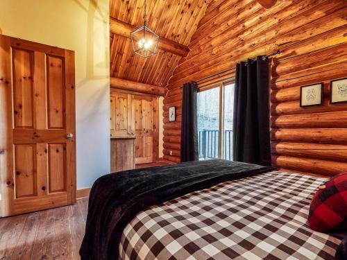 Fotografie z fotogalerie ubytování GRAND DUC - 5 BR Spa Mont Tremblant area v destinaci Labelle