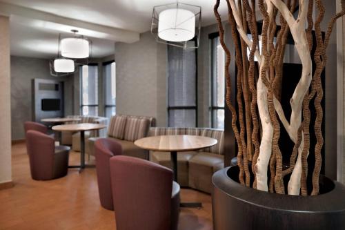 a restaurant with tables and chairs and a tree at Courtyard by Marriott Dayton Beavercreek in Beavercreek
