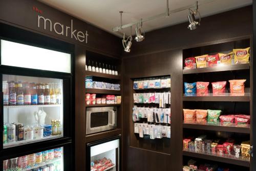 a grocery store with a refrigerator and a microwave at Courtyard by Marriott Dayton Beavercreek in Beavercreek