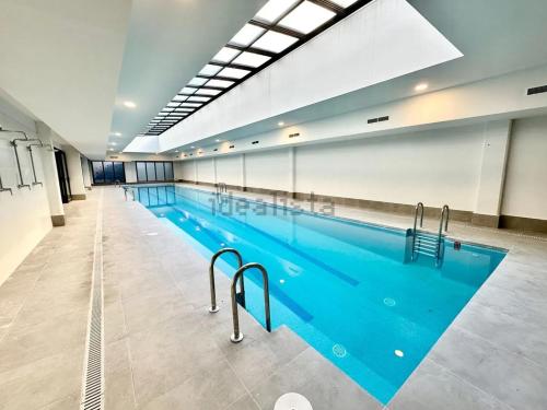 Gallery image of Estudios Homer y Disney con piscina climatizada, piscina exterior,gimnasio, coworking, padel,Netflix y wifi gratis in San Sebastián de los Reyes
