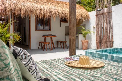 Bazén v ubytování Nomad Palmeira Casa com charme local com piscina privativa nebo v jeho okolí