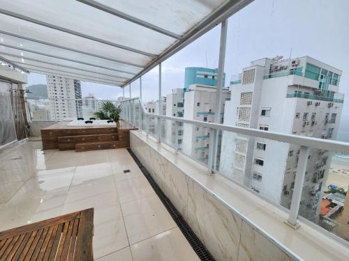 Gallery image of Cobertura com churrasqueira Pitangueiras 3 quartos frente ao mar in Guarujá