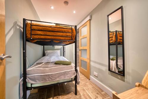 Postel nebo postele na pokoji v ubytování Stylish 3-Bedroom Apartment in Central Glasgow