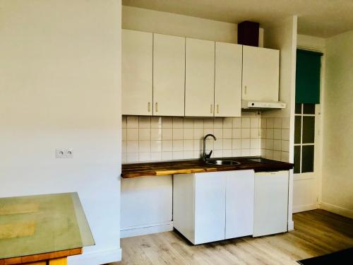 Photo de la galerie de l'établissement Au Cœur de Versailles - Appartement Élégant et Confortable, à Versailles