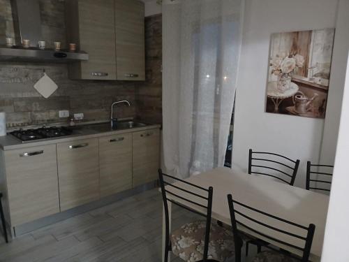 Kuchyň nebo kuchyňský kout v ubytování Molly's Appartment