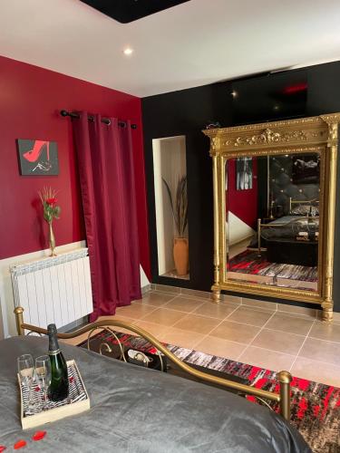 Kuchyň nebo kuchyňský kout v ubytování Love Room LA FABULEUSE