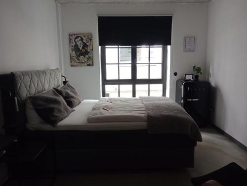 En eller flere senge i et værelse på Square Rooms 20