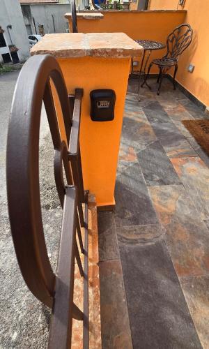 an orange counter with a metal railing next to a table at Il Richiamo della Cascata in Papigno