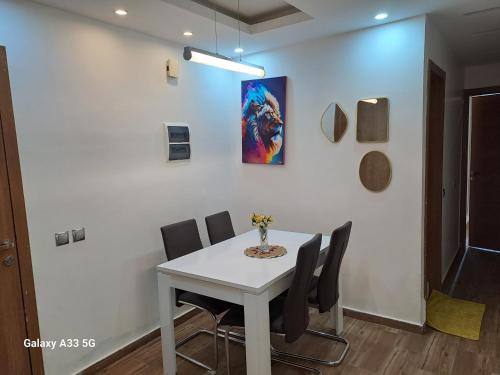 תמונה מהגלריה של New Residence Malayika באביג'אן