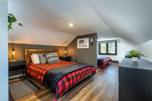 a bedroom with a bed and a dresser in it at FAMILIA - Lakefront Spa Nature near Mont Tremblant in Sainte-Lucie-de-Doncaster