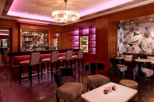 Posezení v ubytování Hotel President Wilson, a Luxury Collection Hotel, Geneva