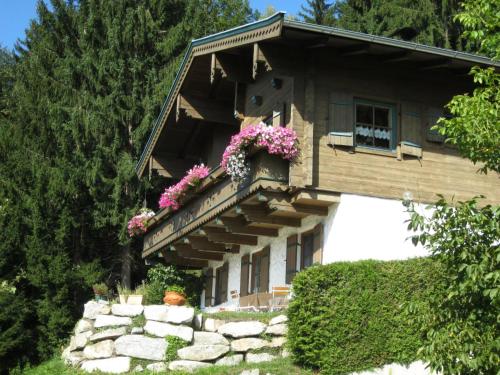 a house with a balcony with flowers on it at Elisabeth Sonnenseite in Mittersill