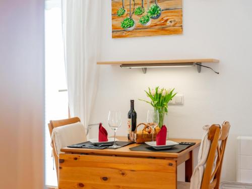 a dining room table with wine glasses and a painting at Elisabeth Sonnenseite in Mittersill