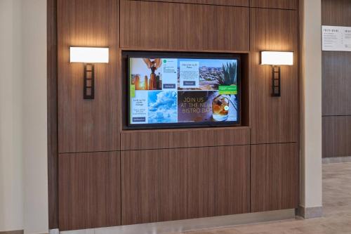Televisyen dan/atau pusat hiburan di Courtyard By Marriott El Paso Downtown/Convention Center