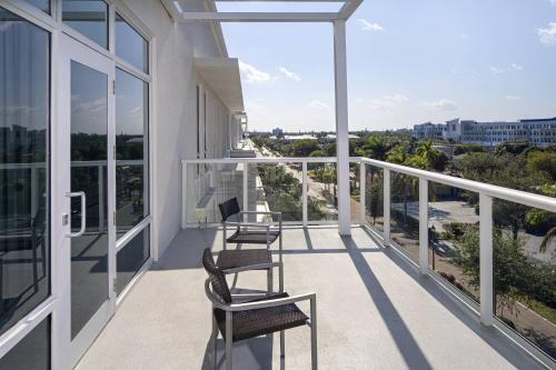 Balkoni atau teres di Courtyard by Marriott Delray Beach