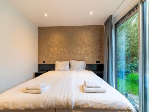 Una cama o camas en una habitación de Holiday Home Zevenhuizen near Rottemeren