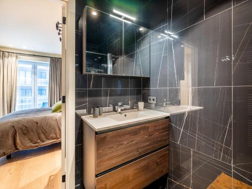 Koupelna v ubytování Apartment in Koksijde with Stunning Sea Views