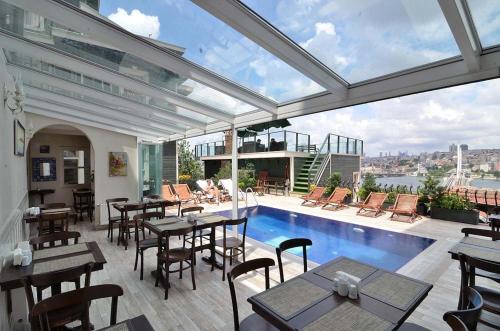 Swimmingpoolen hos eller tæt på HHK Hotel