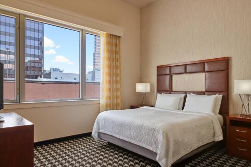 Courtyard by Marriott Denver Downtown Image