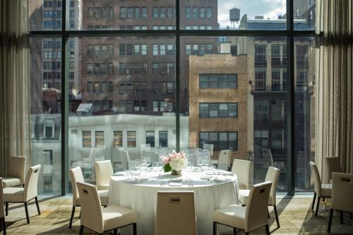 The Ritz-Carlton New York, NoMadにあるレストランまたは飲食店