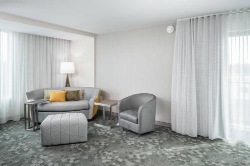 Courtyard by Marriott Hilton Head Island photo 30