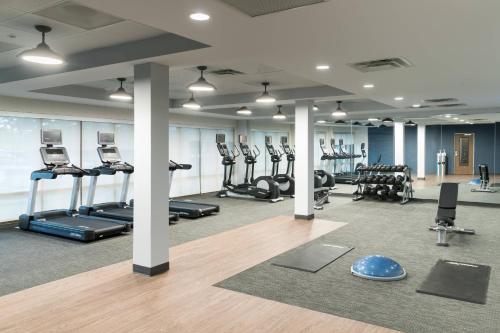 Fitness centrum a/nebo fitness zařízení v ubytování Courtyard by Marriott Hilton Head Island