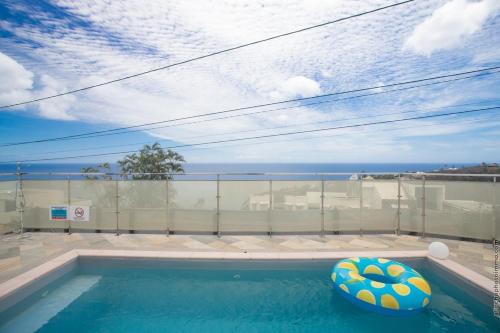Πισίνα στο ή κοντά στο La villa Champagne 972