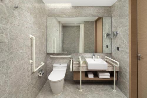 Koupelna v ubytování Courtyard by Marriott Xinchang