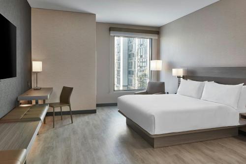 Katil atau katil-katil dalam bilik di AC Hotel by Marriott Sacramento