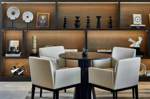 Ruang duduk di AC Hotel by Marriott Sacramento