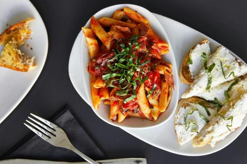 Makanan di atau berdekatan hotel