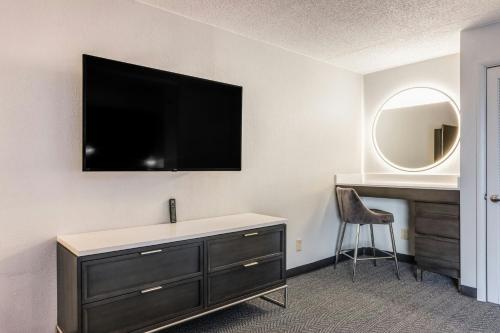 a hotel room with a flat screen tv on the wall at Courtyard Rockaway-Mount Arlington in Mount Arlington