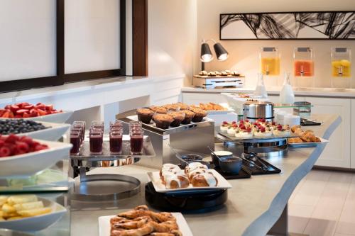 Makanan di atau berdekatan hotel